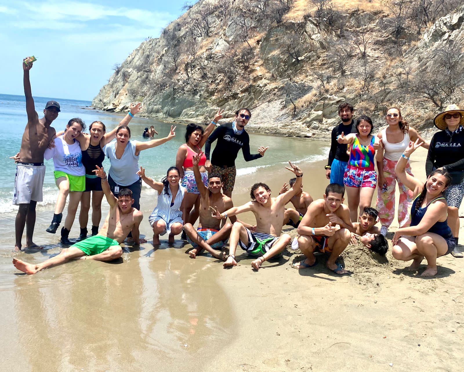 Adolescentes y jóvenes bajo protección del ICBF viajan a Santa Marta para conocer el mar