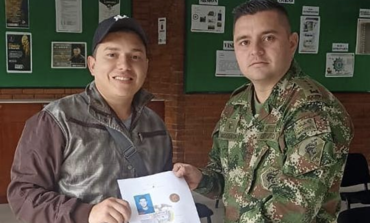 Jóvenes bajo protección de ICBF obtienen su libreta militar