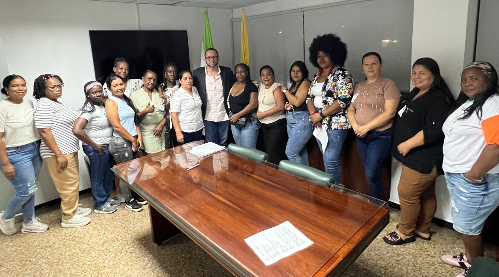 16 madres comunitarias formalizan su vinculación con Bienestar Familiar en el Valle del Cauca