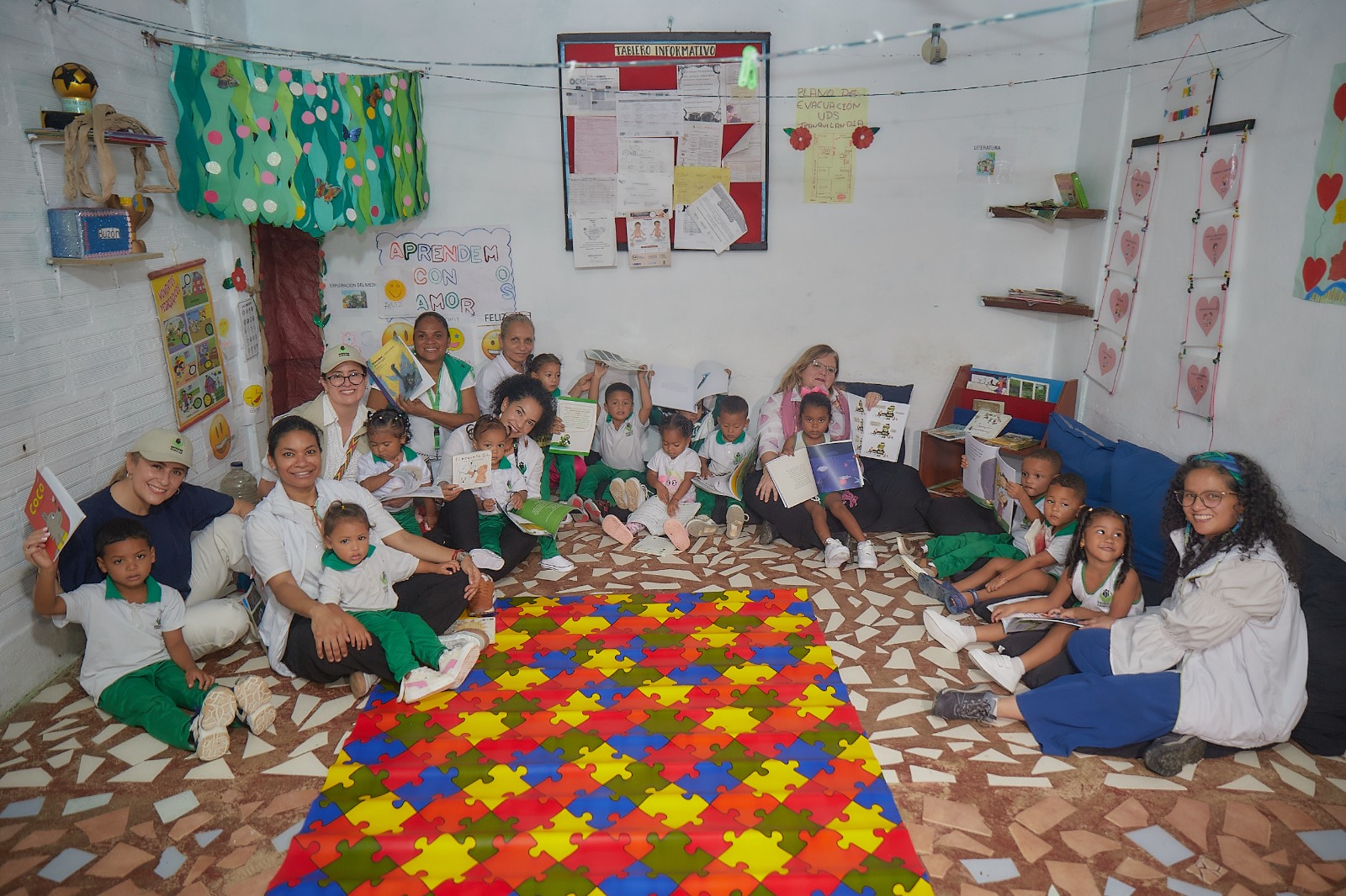 Más de 13.000 niñas y niños se beneficiarán con mil rincones de lectura en hogares comunitarios