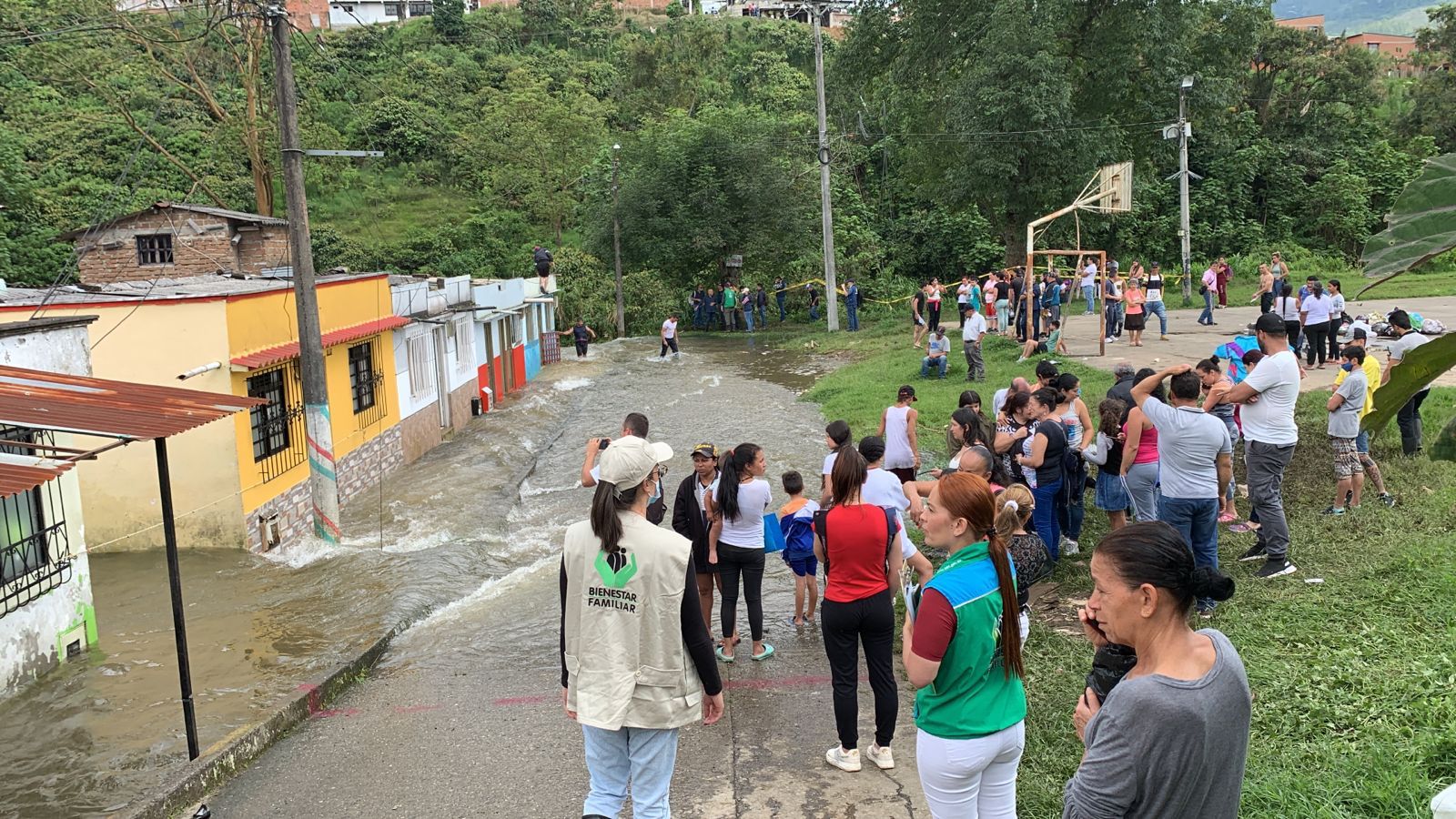 ICBF acompaña a familias afectadas por deslizamiento en Santa Rosa de Cabal, Risaralda