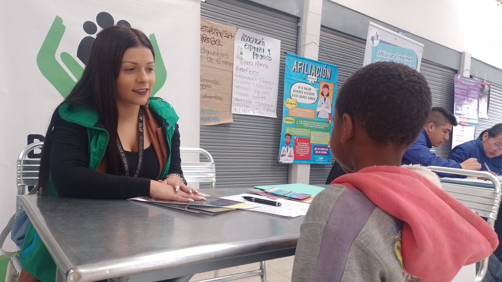 Más de 70 familias en Bogotá conocen la oferta institucional de ICBF Más de 70 familias en Bogotá conocen la oferta institucional de ICBF