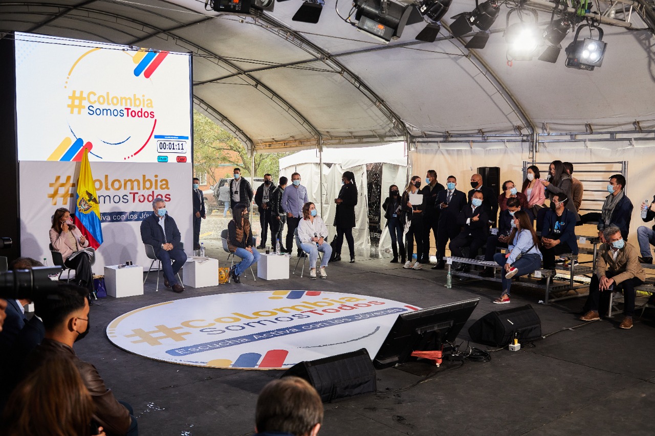 Las voces de los jóvenes son semilla construir un mejor país": Directora General ICBF Las voces de los jóvenes son semilla construir un mejor país": Directora General ICBF