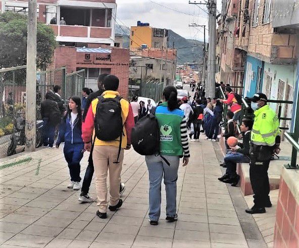 ICBF consolida estrategia de verificación y adecuación de los entornos protectores en colegios de Bogotá ICBF consolida estrategia de verificación y adecuación de los entornos protectores en colegios de Bogotá
