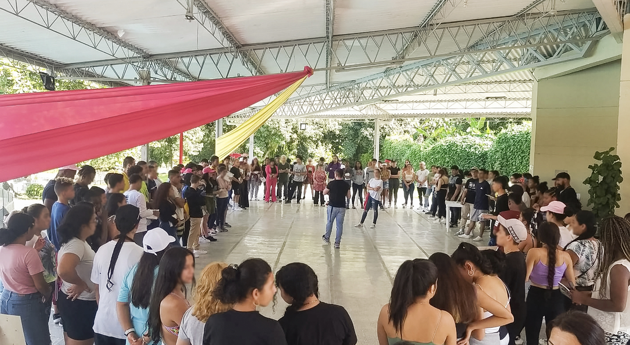 Adolescentes y jóvenes bajo protección del ICBF participaron del encuentro Sueños de Colores Adolescentes y jóvenes bajo protección del ICBF participaron del encuentro Sueños de Colores