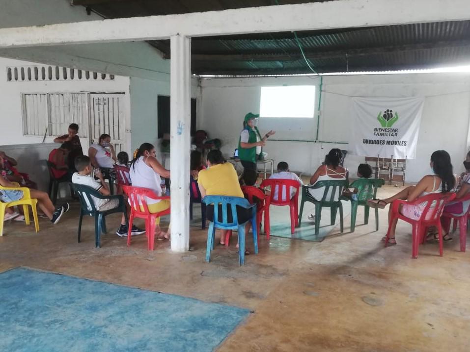 Unidades móviles del ICBF brindan atención a familias desplazadas en Caquetá Unidades móviles del ICBF brindan atención a familias desplazadas en Caquetá