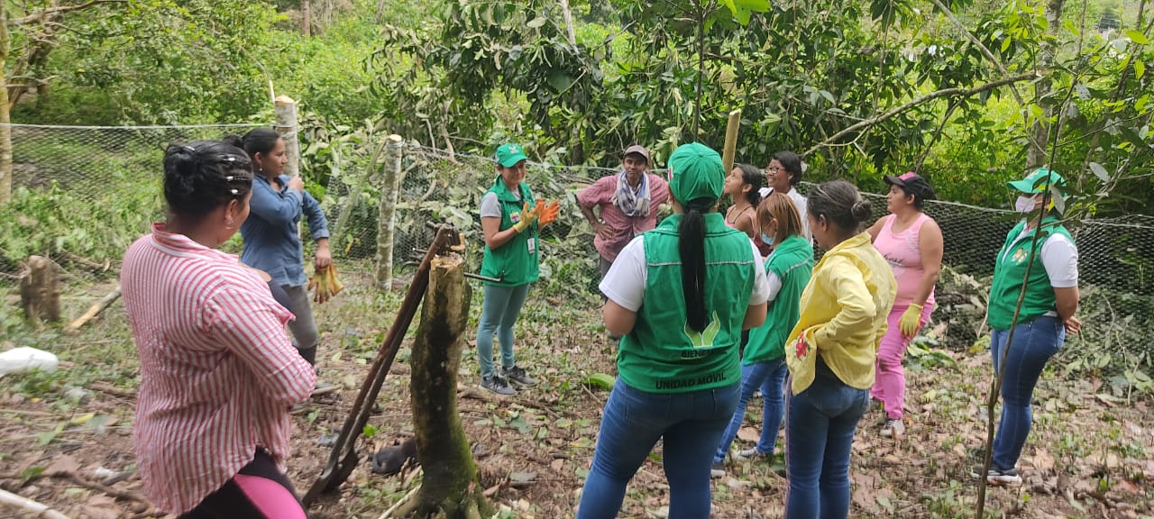 Unidades Móviles del ICBF atienden a familias víctimas de desplazamiento en Tolima Unidades Móviles del ICBF atienden a familias víctimas de desplazamiento en Tolima