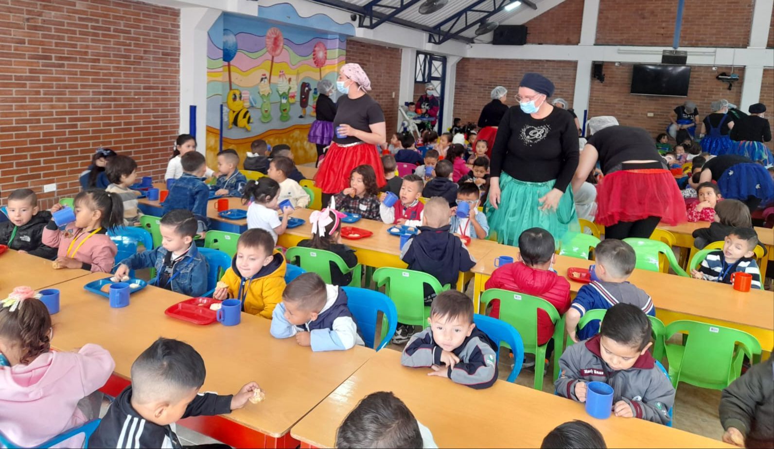 ICBF atiende de manera integral más de 105.000 niñas y niños en Bogotá ICBF atiende de manera integral más de 105.000 niñas y niños en Bogotá