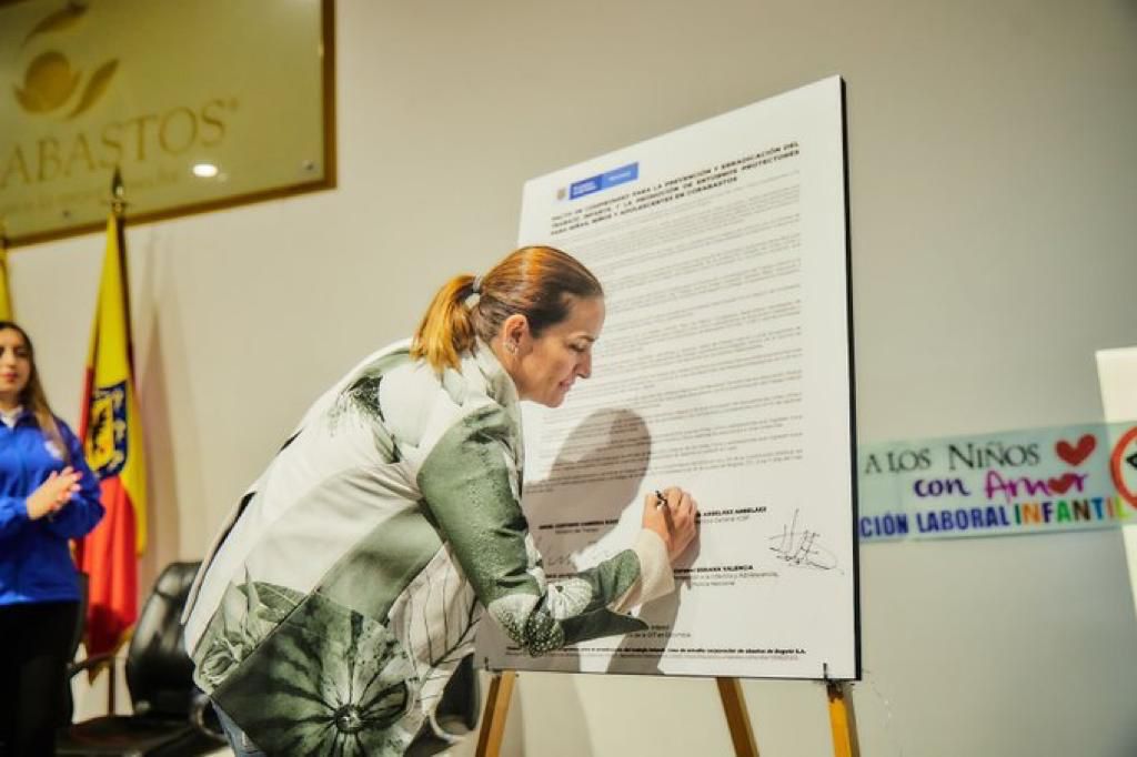ICBF y Mintrabajo firman Pacto de Compromiso para la prevención y erradicación del trabajo infantil ICBF y Mintrabajo firman Pacto de Compromiso para la prevención y erradicación del trabajo infantil