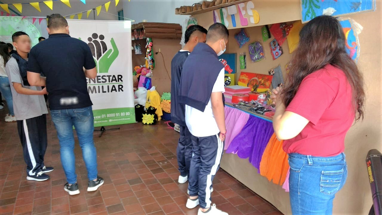 Jóvenes de Responsabilidad Penal de ICBF exponen iniciativas empresariales