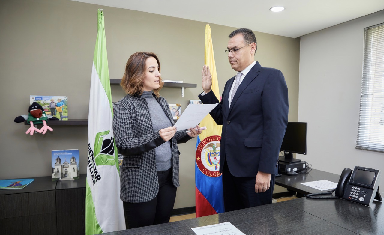 Directora ICBF posesiona al Secretario General del Instituto