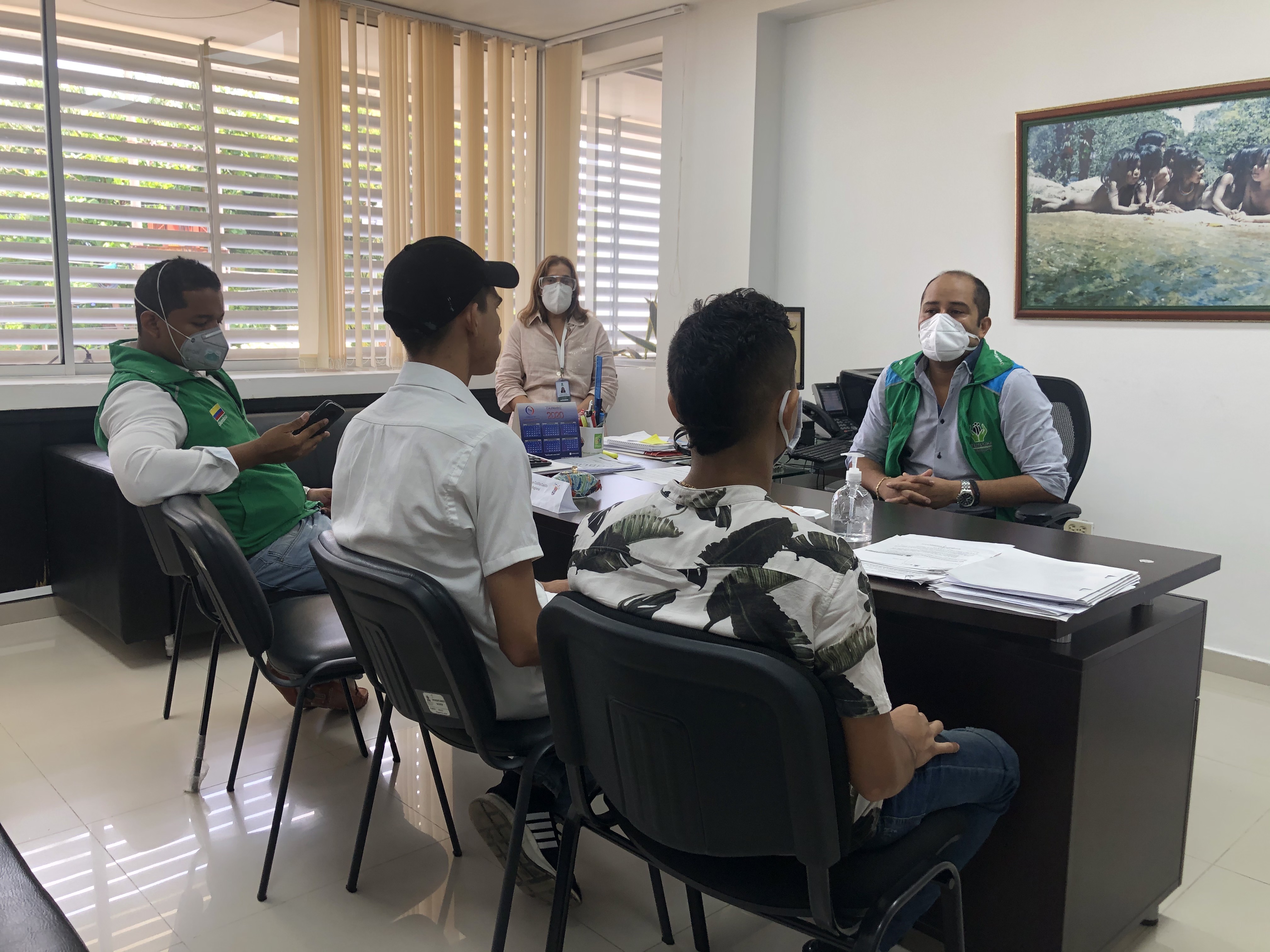 ICBF entrega a jóvenes bajo protección equipos tecnológicos para educación virtual  