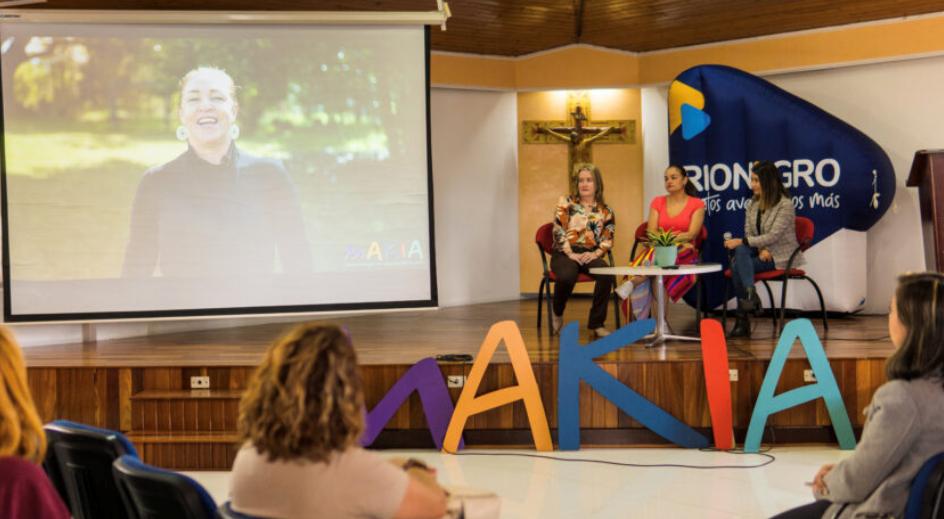 Talento humano que atiende a la niñez en Antioquia participó en Seminario Juntos Soñando la primera infancia Talento humano que atiende a la niñez en Antioquia participó en Seminario Juntos Soñando la primera infancia