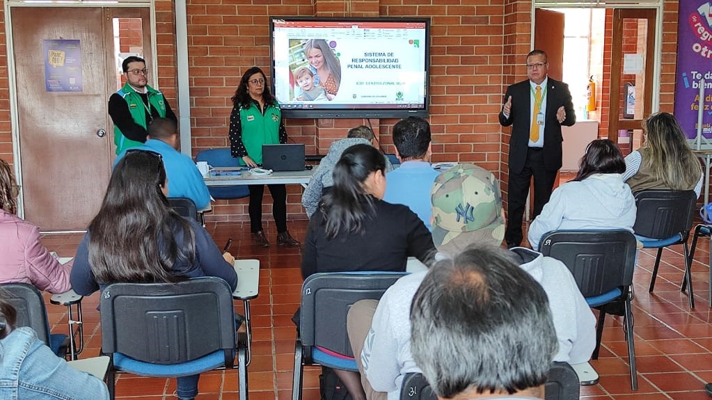 ICBF socializa políticas del Sistema de Responsabilidad Penal para Adolescentes en colegios de Bogotá