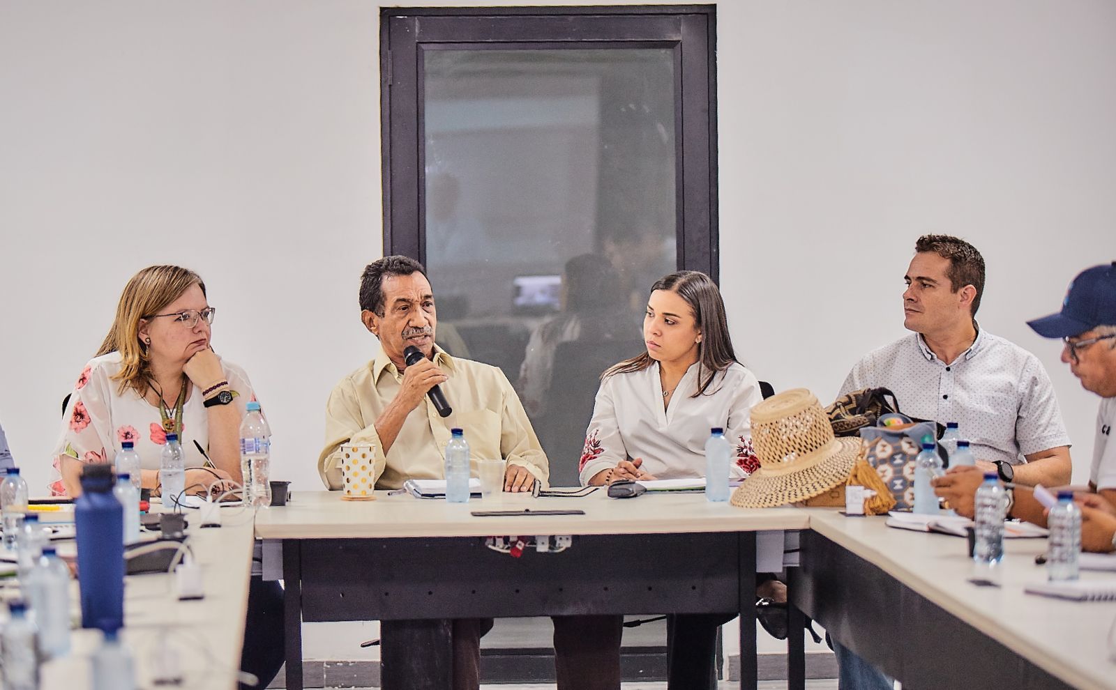 ICBF y comunidad wayúu trabajan en la construcción de un modelo de atención integral en Uribia ICBF y comunidad wayúu trabajan en la construcción de un modelo de atención integral en Uribia