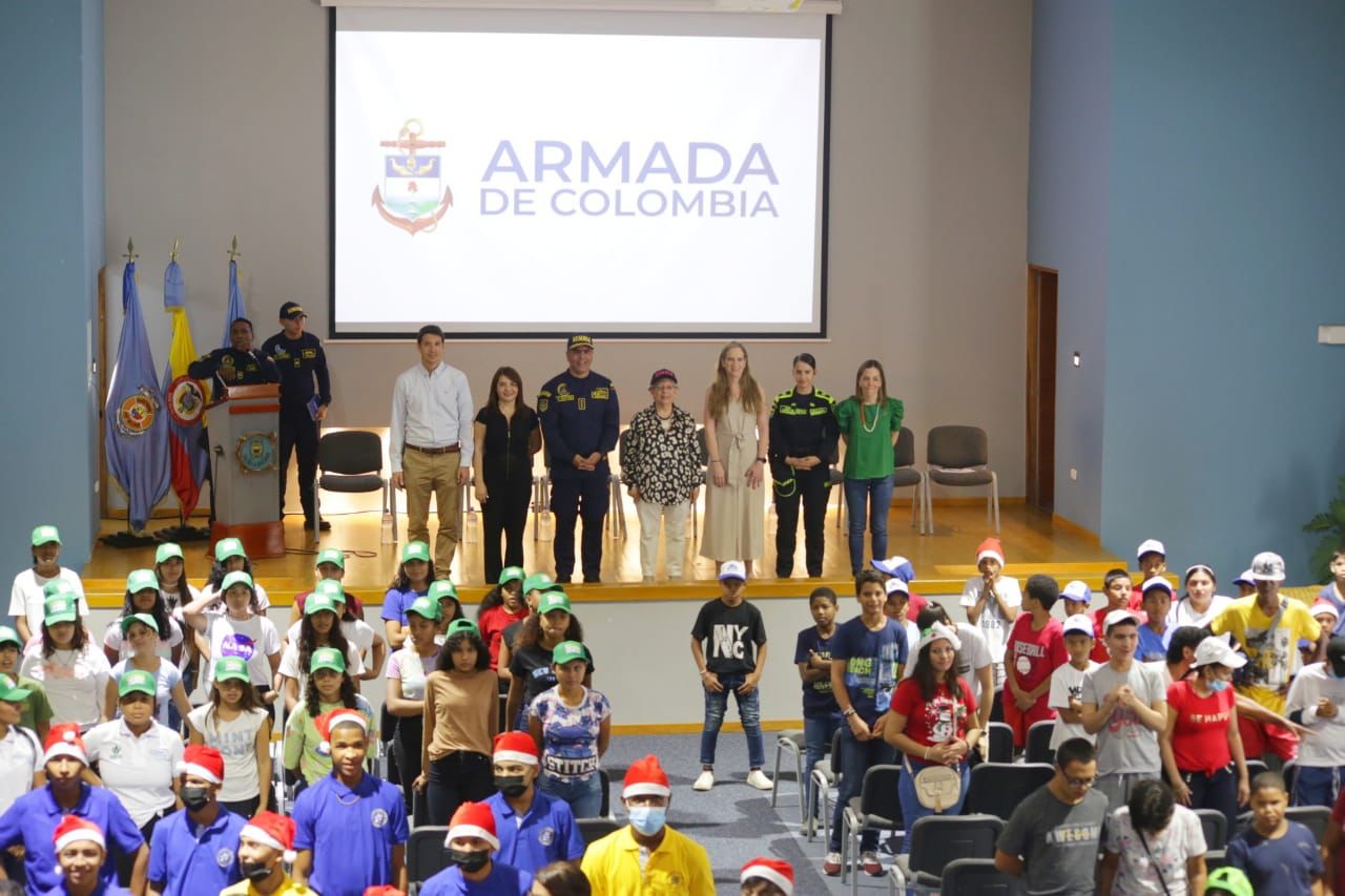 ICBF, Colgate Palmolive, Armada y Policía Nacional llevaron alegría en Navidad a la niñez en Cartagena