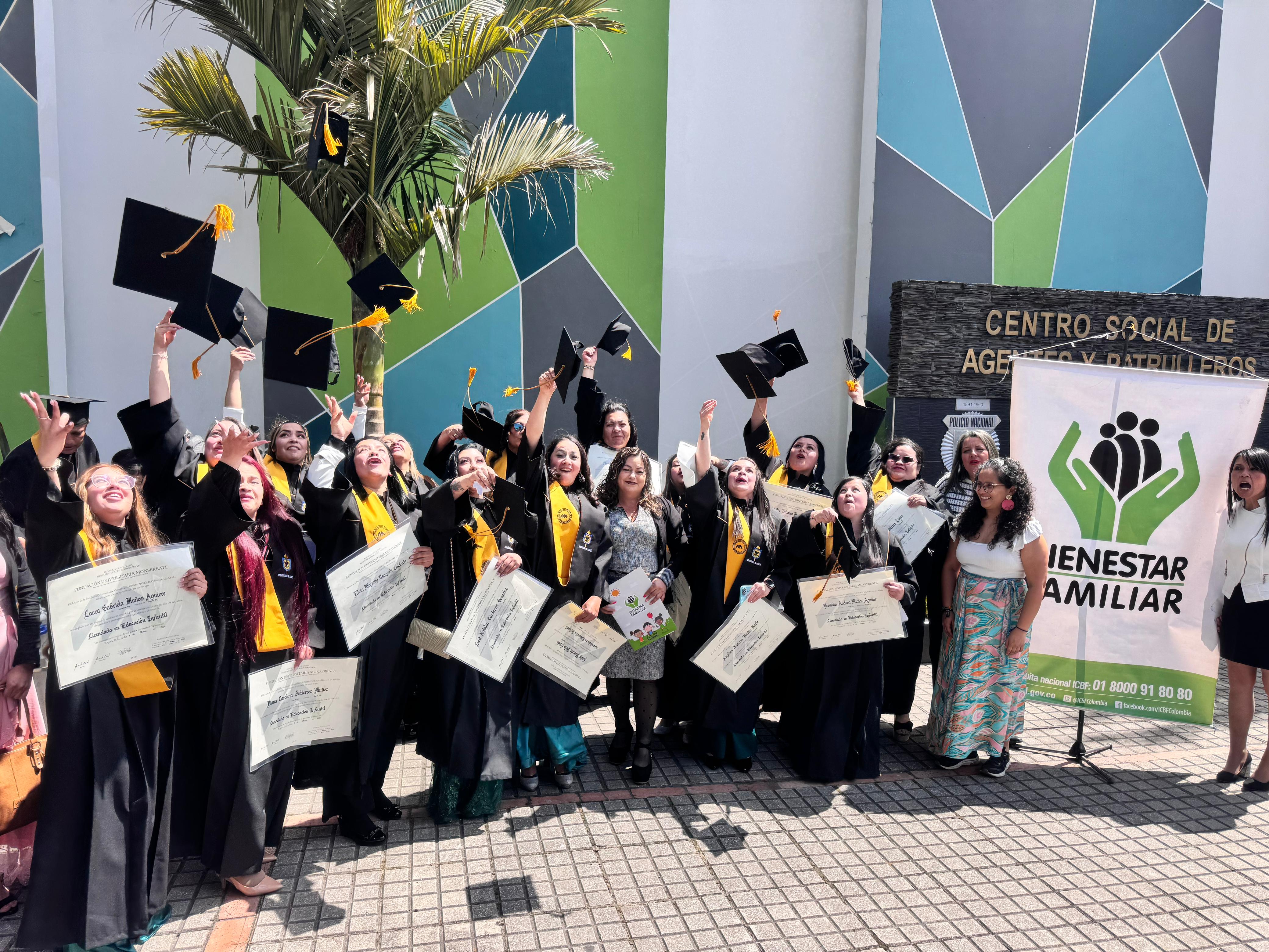 Madres comunitarias y agentes educativas de Bogotá y Cundinamarca se gradúan como licenciadas en Educación Infantil