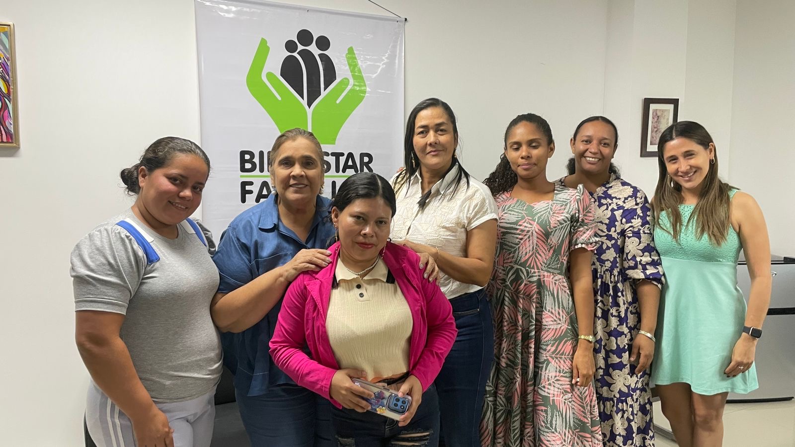 Bienestar Familiar le cumple a la niñez del Cesar con la formalización laboral de 26 madres comunitarias