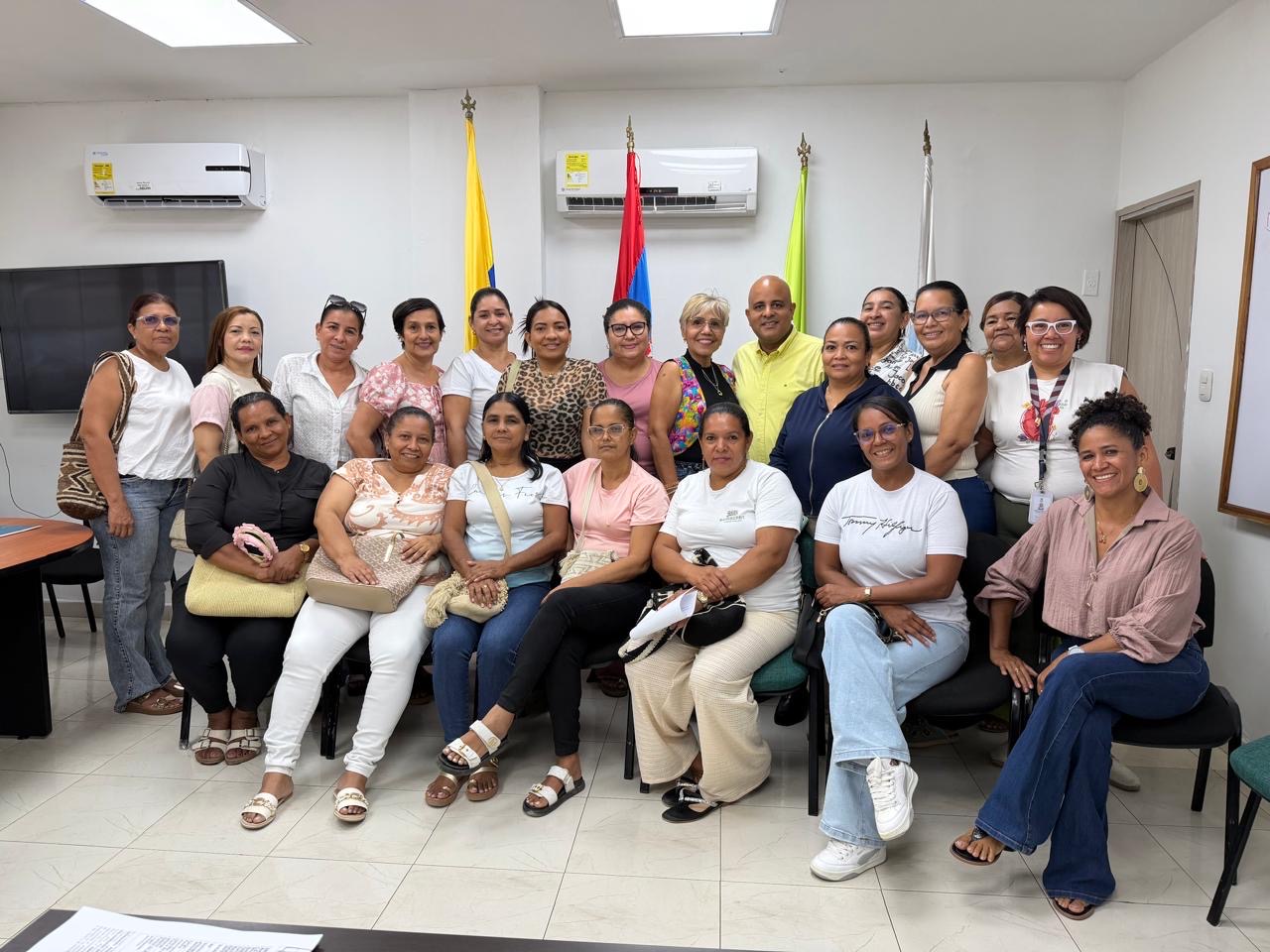140 madres comunitarias formalizan su vinculación con el Bienestar Familiar en la regional Magdalena