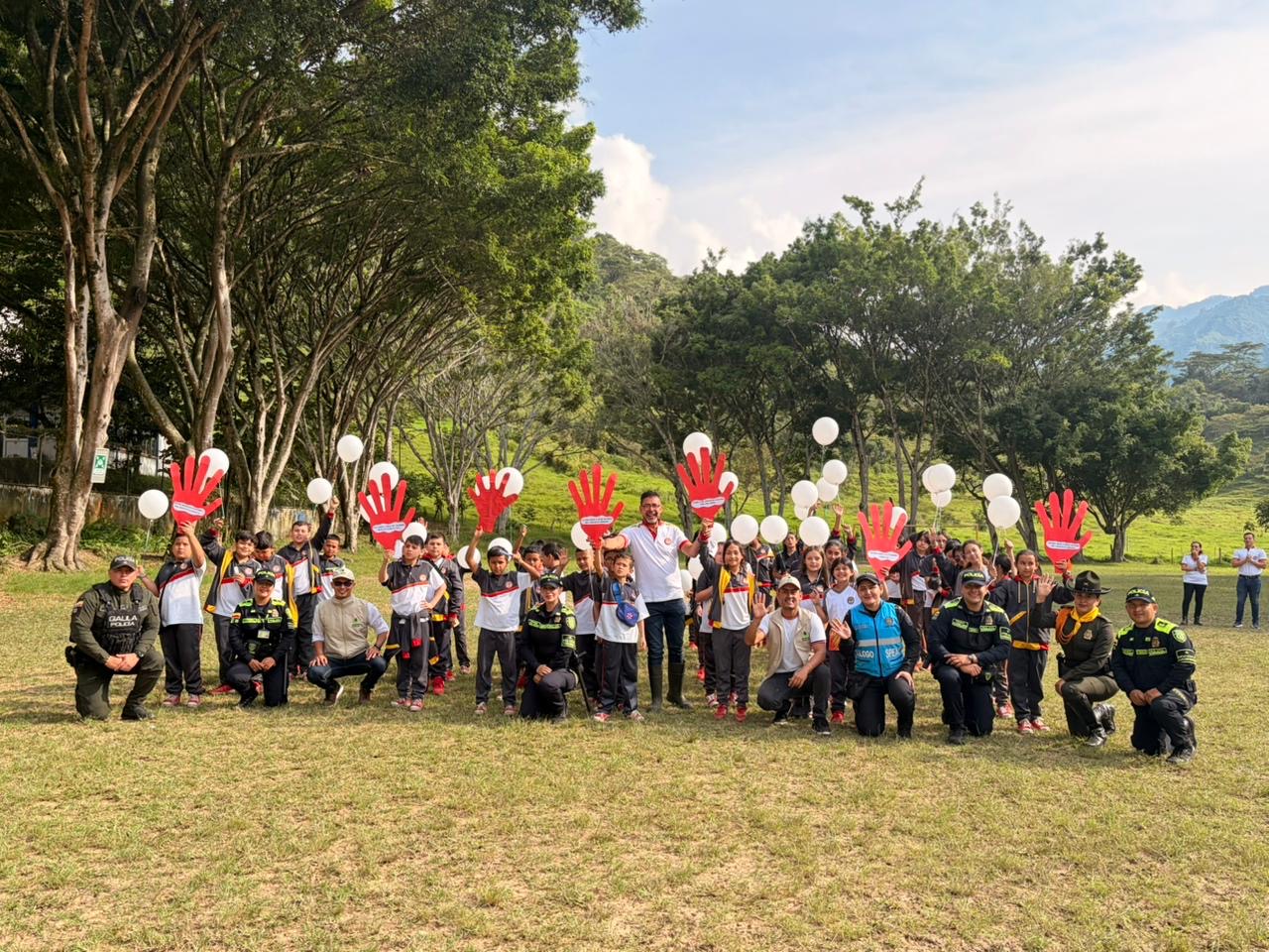 En el Tolima levantamos las manos rojas: la niñez y la adolescencia no van a la guerra