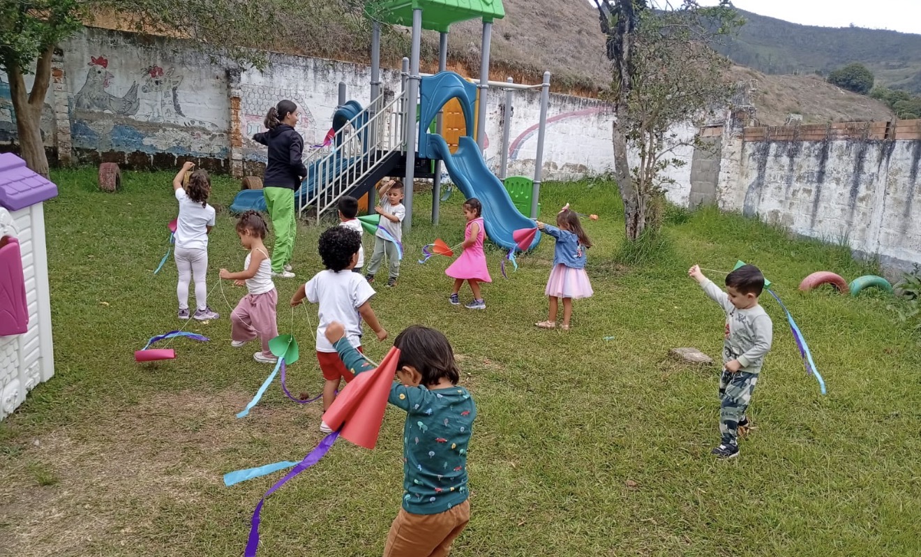 Más de 1.000 menores de edad reciben atención del ICBF en Antioquia tras el temblor