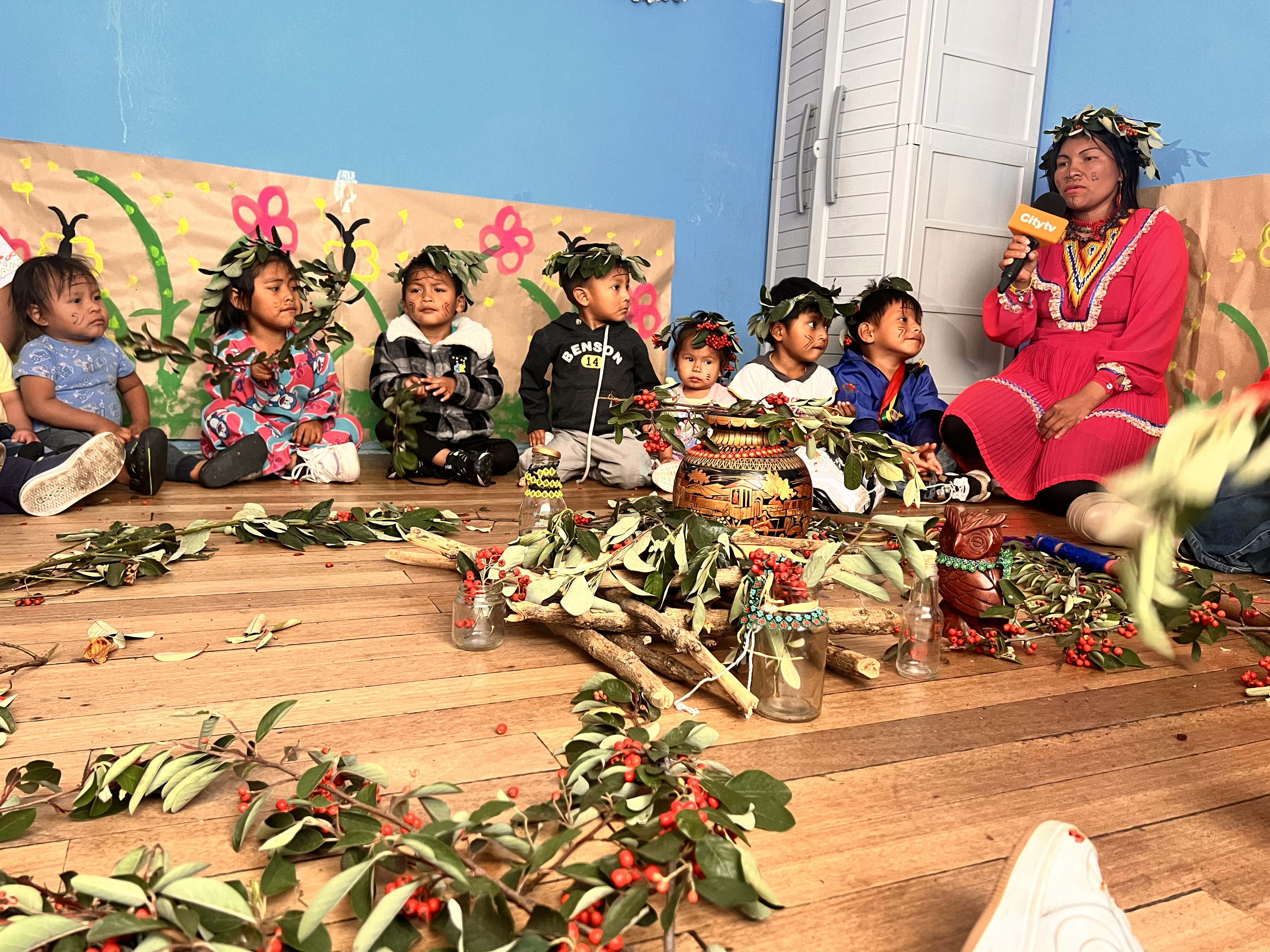 Niñas y niños de comunidades emberá fortalecen su cultura ancestral en servicios de Primera Infancia en Bogotá