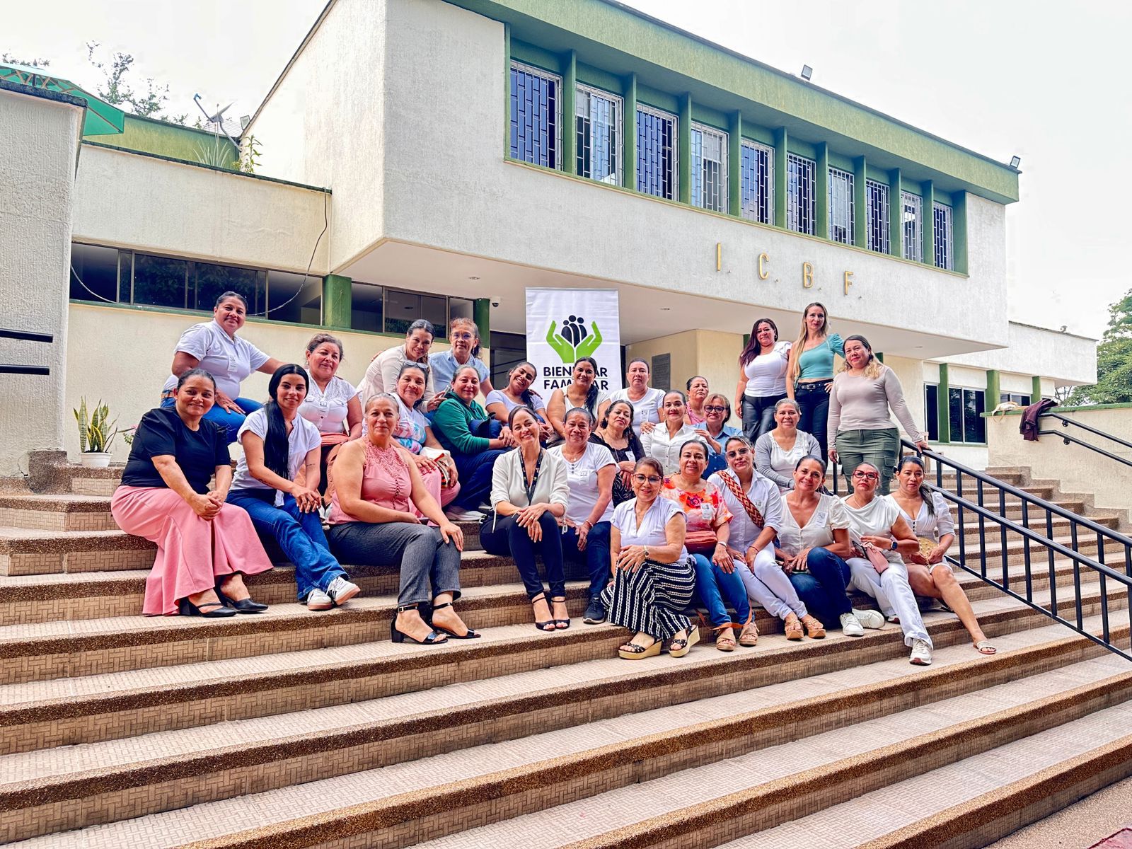 Madres comunitarias del Tolima se formalizan como trabajadoras oficiales del Bienestar Familiar