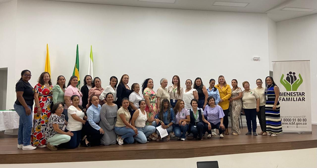 50 madres comunitarias del Quindío ya son trabajadoras oficiales del Bienestar Familiar