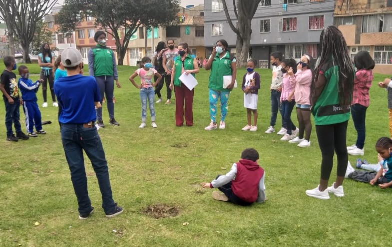 “En esta modalidad de atención hemos invitado a las comunidades a proponer sus proyectos para desarrollar en conjunto con nuestros operadores aliados, con los que brindaremos atención a 130 familias de la etnia Rrom y 100 más de los pueblos indígenas, com “En esta modalidad de atención hemos invitado a las comunidades a proponer sus proyectos para desarrollar en conjunto con nuestros operadores aliados, con los que brindaremos atención a 130 familias de la etnia Rrom y 100 más de los pueblos indígenas, com