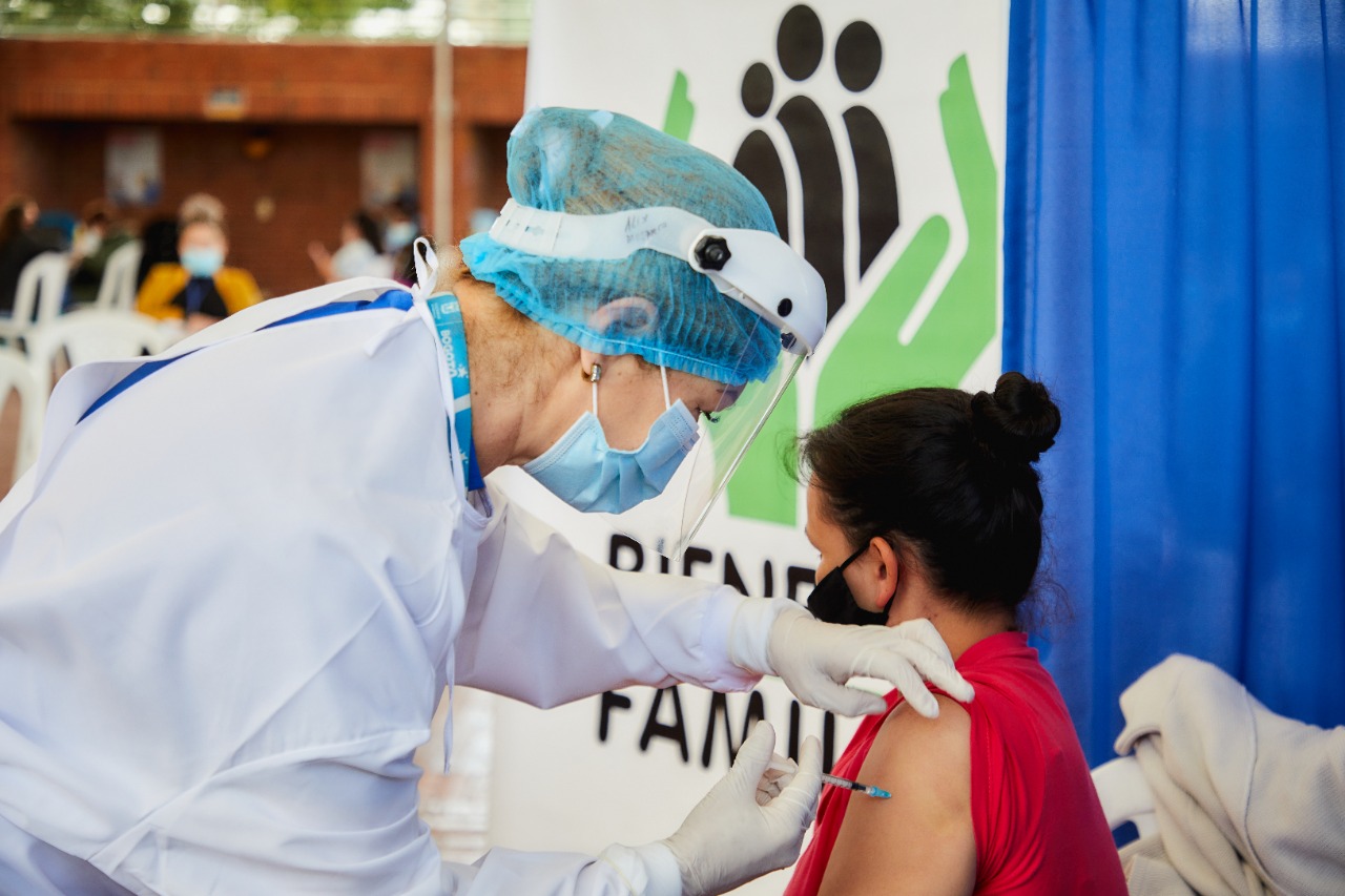 Avanza vacunación de madres y padres comunitarios, así como de agentes educativos del ICBF