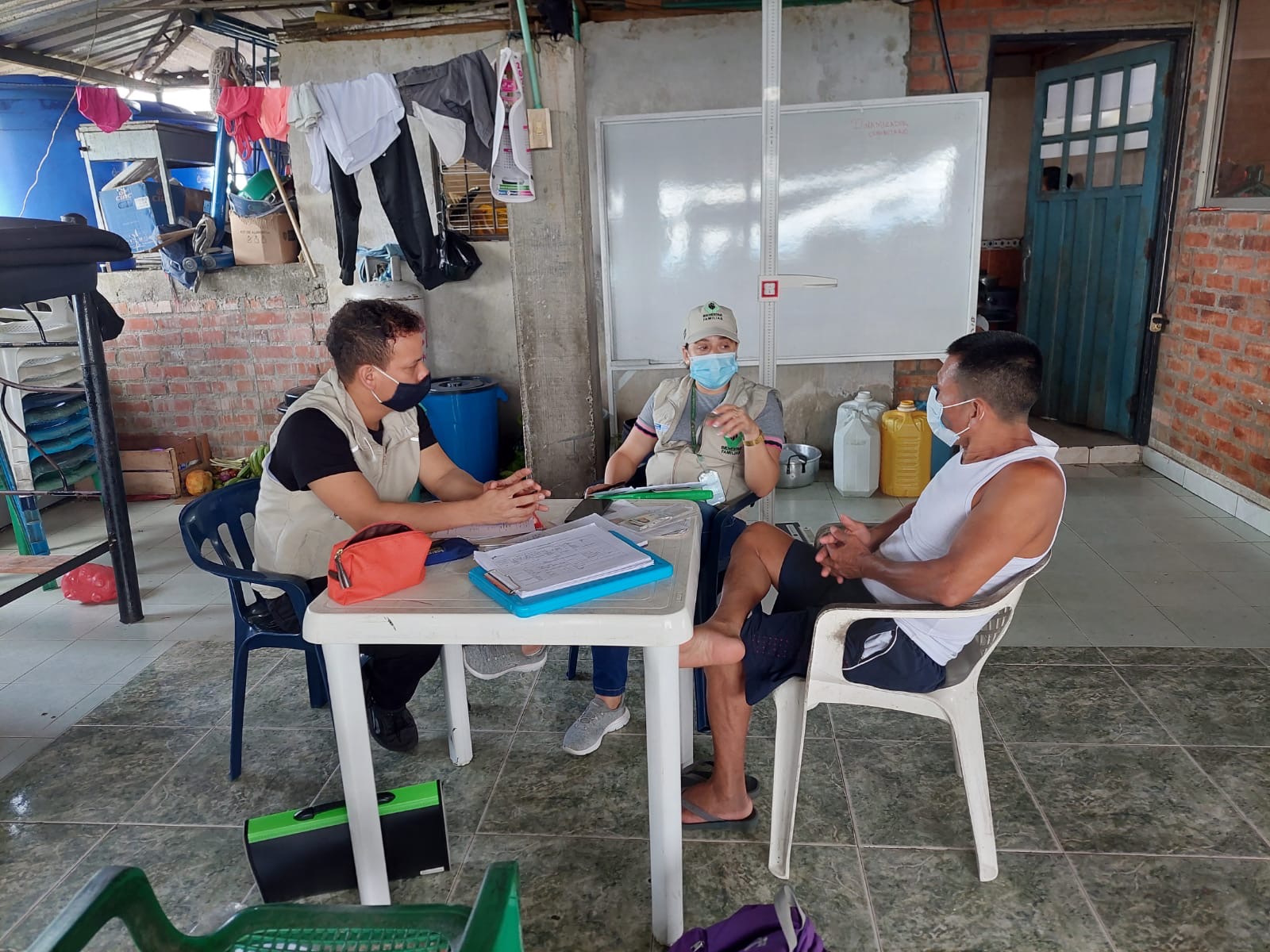 Unidades Móviles del ICBF atienden familias desplazadas del Bajo Calima en Valle del Cauca Unidades Móviles del ICBF atienden familias desplazadas del Bajo Calima en Valle del Cauca