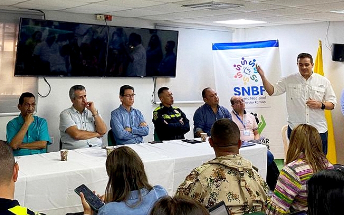 En las instalaciones de la Regional del ICBF en Riohacha, el Consejero Presidencial para las Regiones, Luis Fernando Velasco socializó con la comunidad la estrategia “Gerencia para La Guajira” del Gobierno nacional, un plan estratégico que pretende dar so