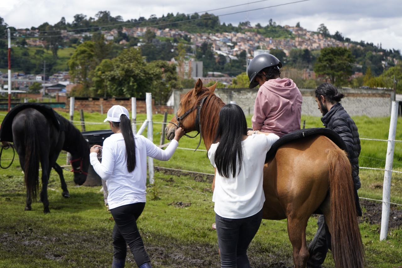 ICBF implementa la terapia con caballos para niños, niñas y adolescentes con discapacidad ICBF implementa la terapia con caballos para niños, niñas y adolescentes con discapacidad