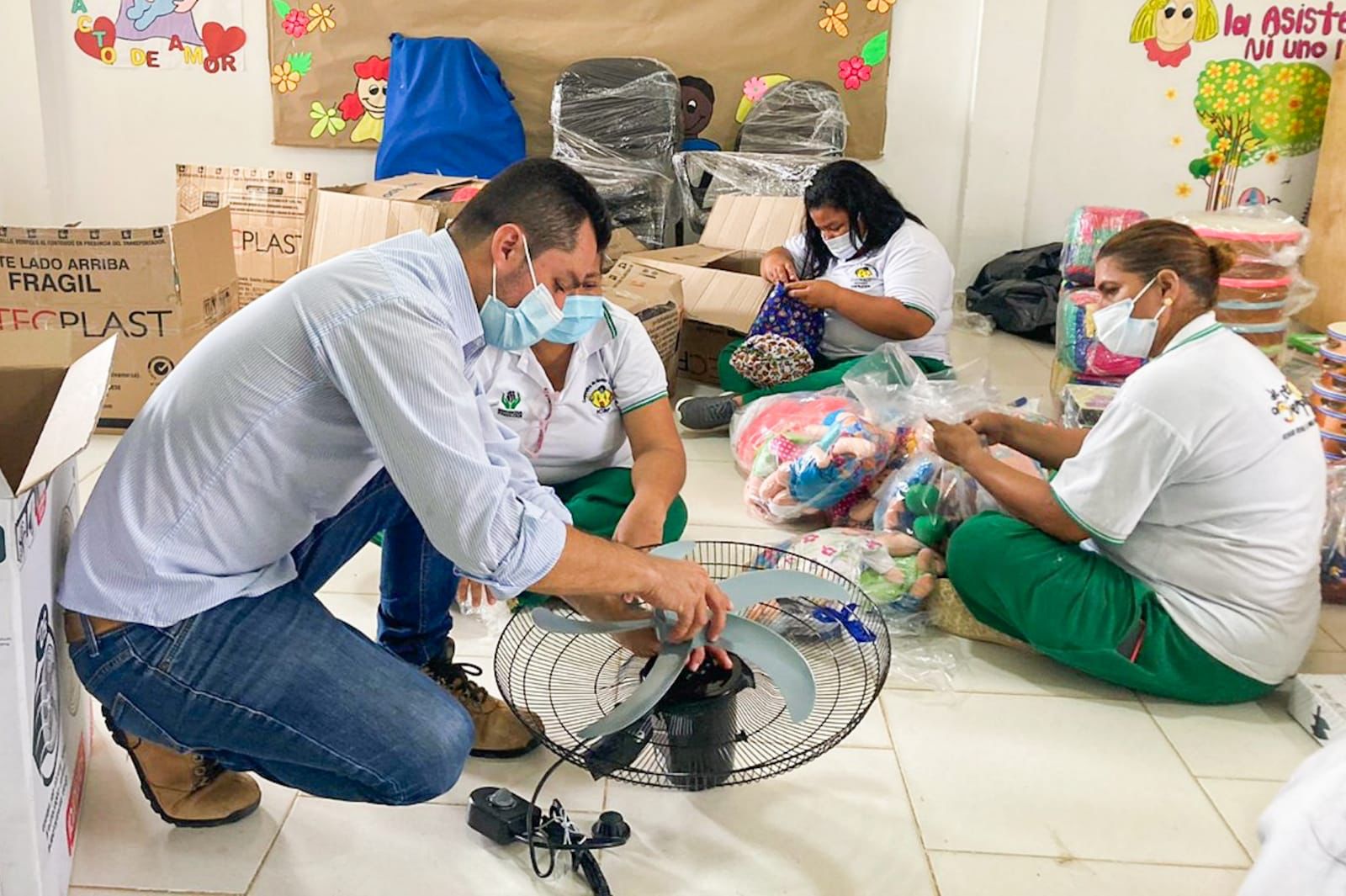 ICBF recibe dotación para 36 Centros de Desarrollo Infantil gracias al mecanismo _Obras por Impuestos_ ICBF recibe dotación para 36 Centros de Desarrollo Infantil gracias al mecanismo _Obras por Impuestos_