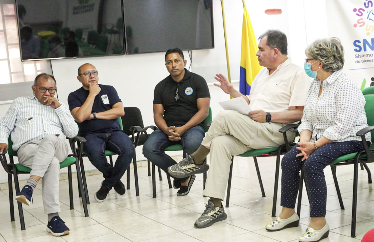 Autoridades Wayúu e ICBF llegan a acuerdos genuinos para afrontar la desnutrición en La Guajira Autoridades Wayúu e ICBF llegan a acuerdos genuinos para afrontar la desnutrición en La Guajira