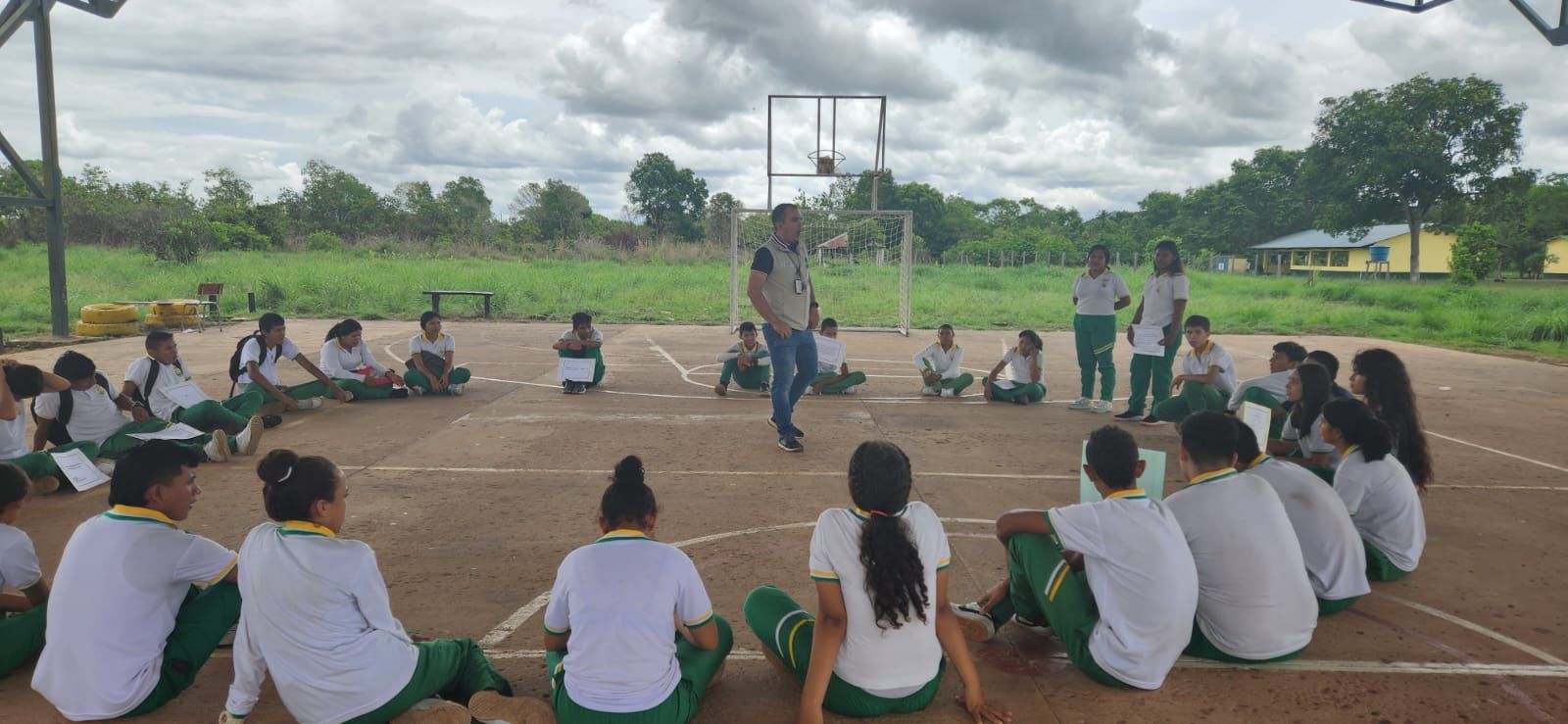 ICBF trabaja con estudiantes en la prevención del delito en Vichada ICBF trabaja con estudiantes en la prevención del delito en Vichada