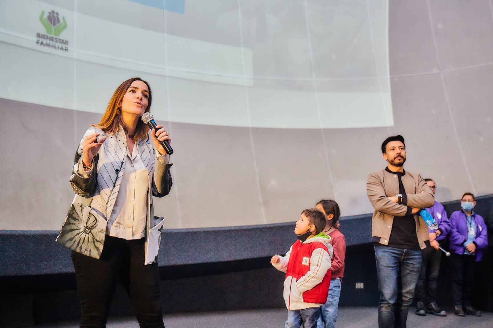 Directora ICBF celebró en Maloka el Día de la Familia con beneficiarios de la entidad Directora ICBF celebró en Maloka el Día de la Familia con beneficiarios de la entidad