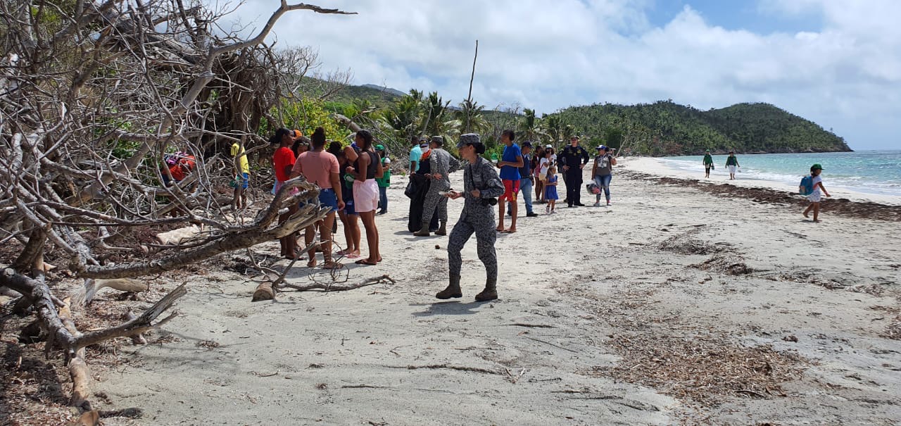 Niños, adolescentes y jóvenes del ICBF trabajaron por la conservación de la playa Manzanillo en Providencia