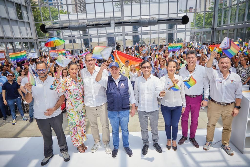 ICBF acoge hallazgos y recomendaciones del Informe Defensorial sobre los derechos de la población LGTBIQ+ ICBF acoge hallazgos y recomendaciones del Informe Defensorial sobre los derechos de la población LGTBIQ+