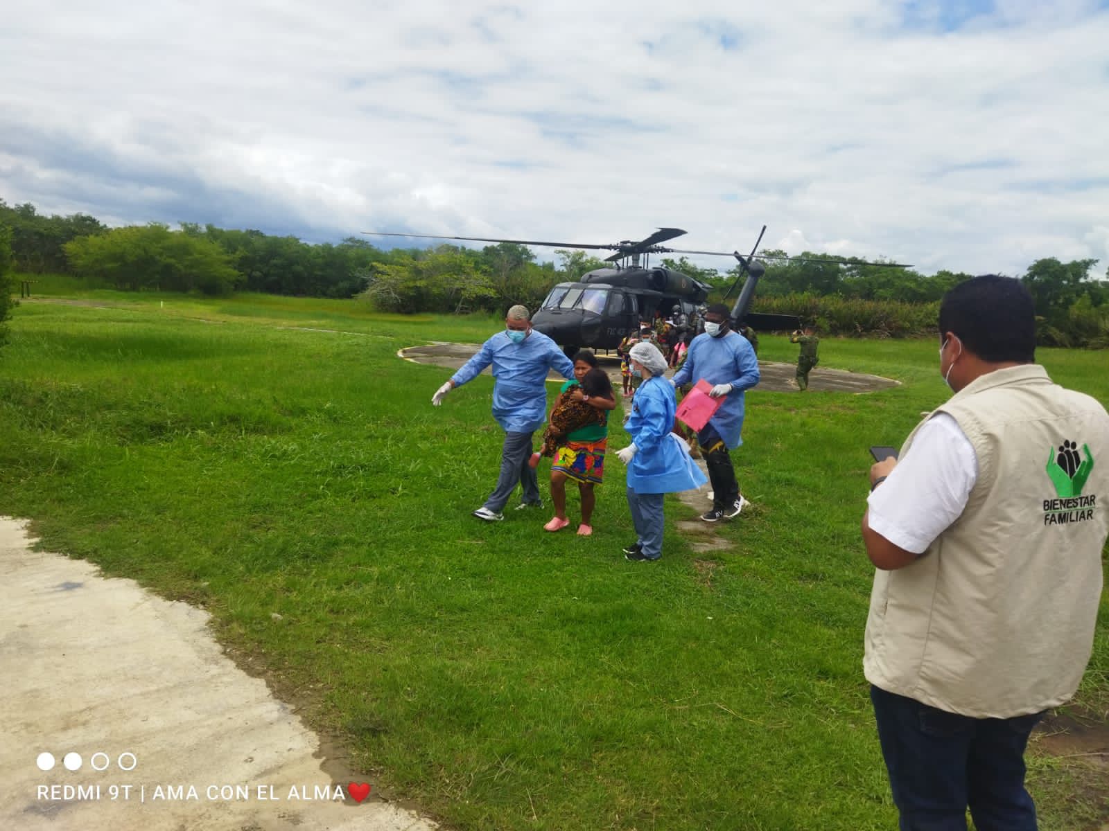 ICBF brinda acompañamiento a niñas y niños trasladados desde comunidad indígena en Chocó a Turbo, Antioquia ICBF brinda acompañamiento a niñas y niños trasladados desde comunidad indígena en Chocó a Turbo, Antioquia