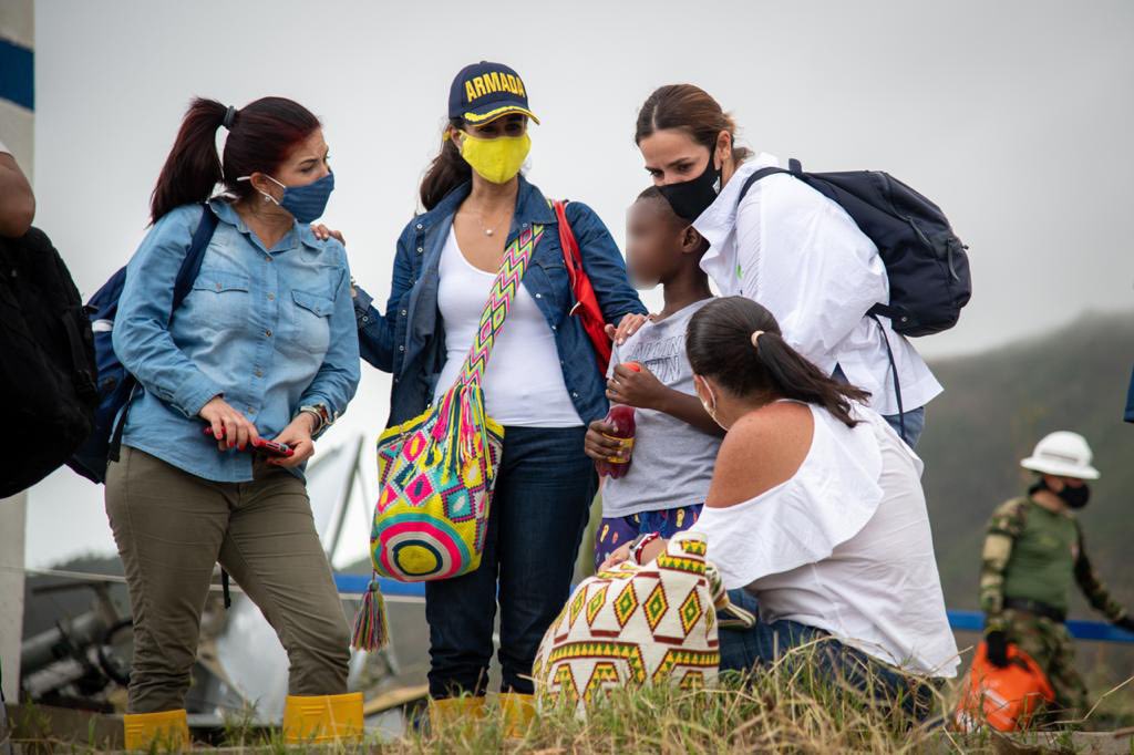 Los niños están entre los primeros evacuados de la isla de Providencia Los niños están entre los primeros evacuados de la isla de Providencia
