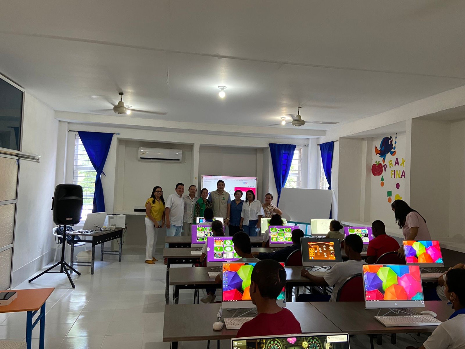 Niñez y adolescencia atendidas por ICBF en Sampués se benefician con donación de computadores