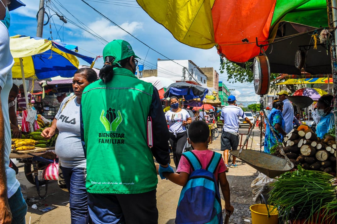 ICBF lidera jornadas de verificación de derechos a niños y adolescentes en el mercado de Maicao