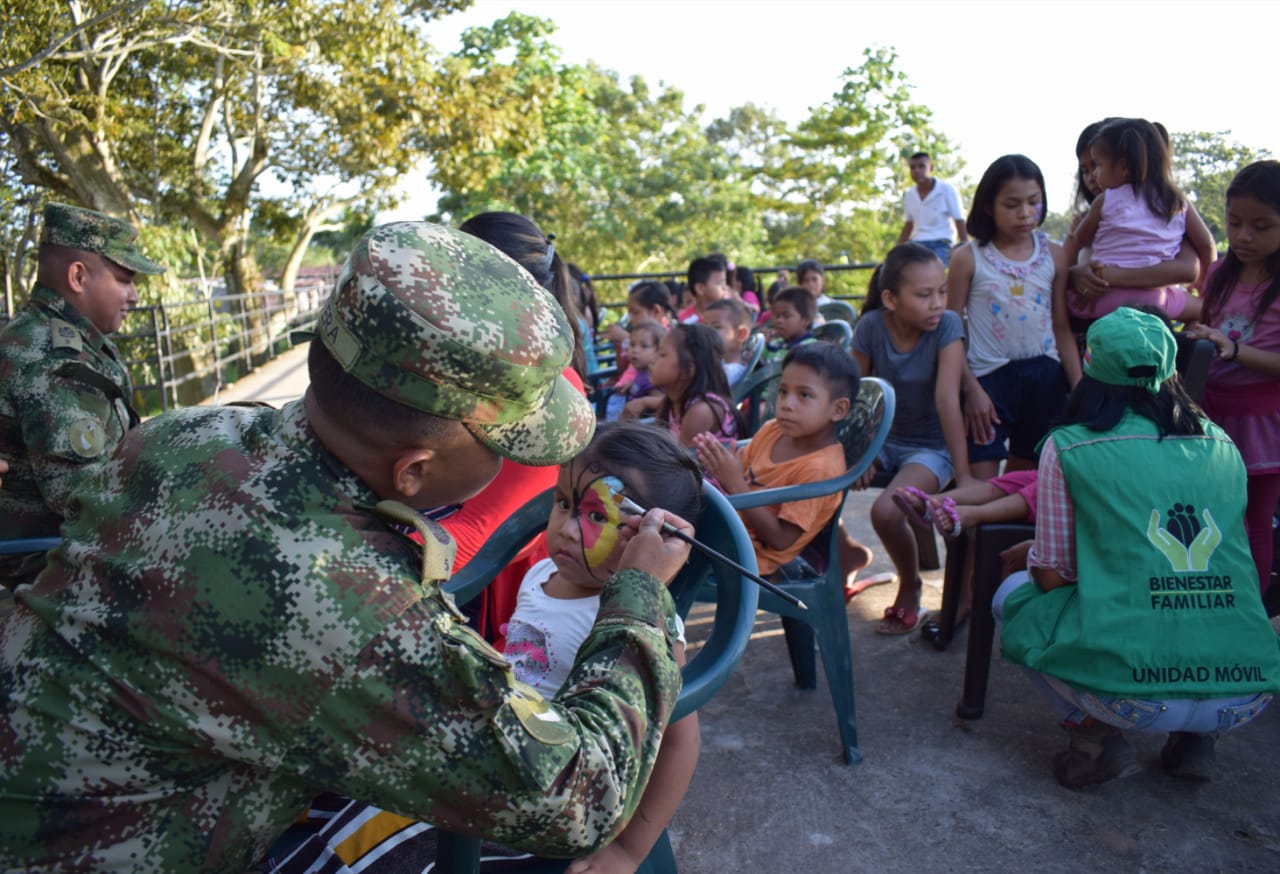 ICBF y Ejército se articulan para promocionar los derechos de la niñez en Leticia ICBF y Ejército se articulan para promocionar los derechos de la niñez en Leticia