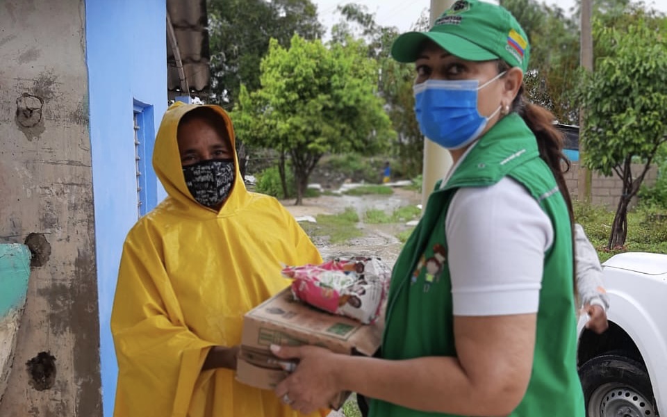 Tres Unidades Móviles del ICBF acompañan a familias damnificadas en Magdalena Tres Unidades Móviles del ICBF acompañan a familias damnificadas en Magdalena