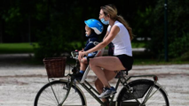 Los niños podrán salir con sus bicicletas Los niños podrán salir con sus bicicletas