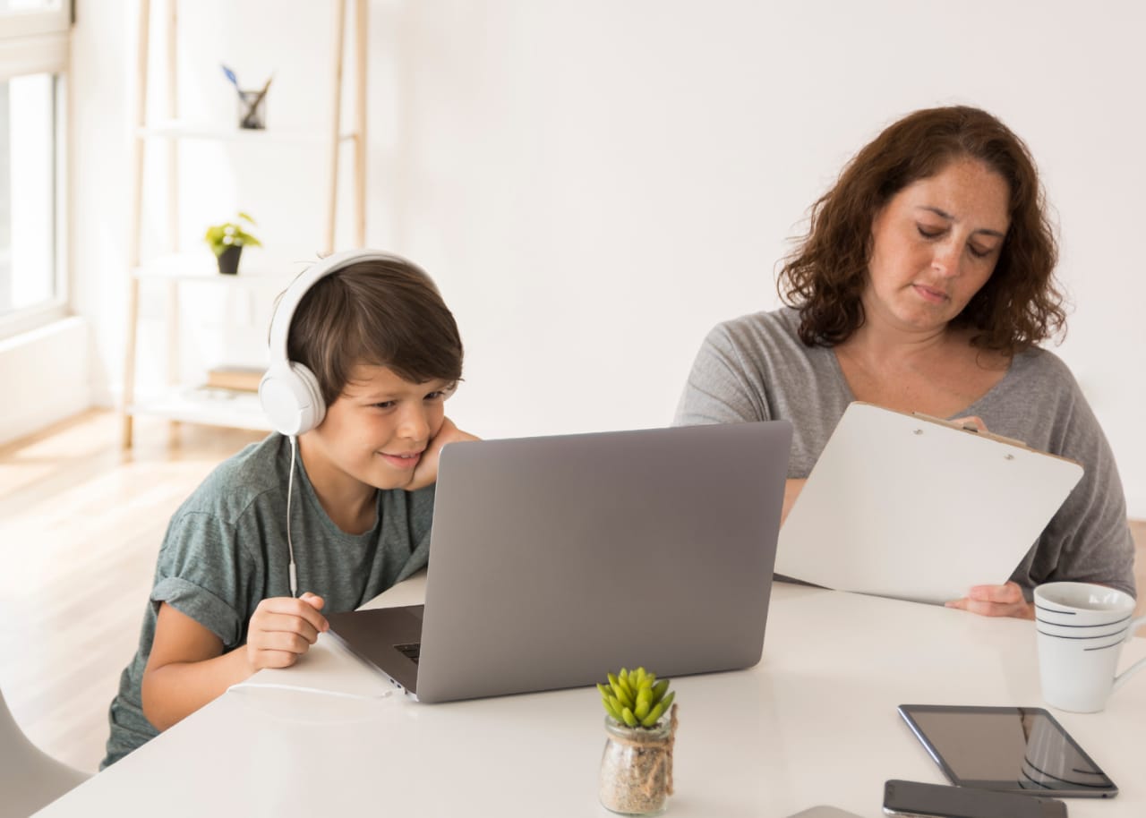 ICBF recomienda a padres la supervisión a sus hijos en el uso de medios digitales ICBF recomienda a padres la supervisión a sus hijos en el uso de medios digitales