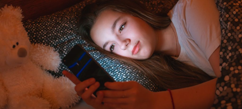 Mediante el uso de tecnologías los niños están expuestos a diversos riesgos digitales. Mediante el uso de tecnologías los niños están expuestos a diversos riesgos digitales.