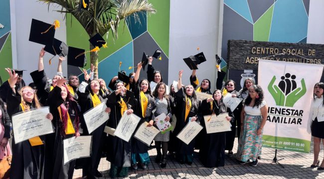 Madres comunitarias y agentes educativas de Bogotá y Cundinamarca se gradúan como licenciadas en Educación Infantil
