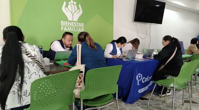 Más de 600 madres y ex madres comunitarias avanzan hacia su pensión en Bogotá gracias a jornada del Bienestar Familiar y Colpensiones